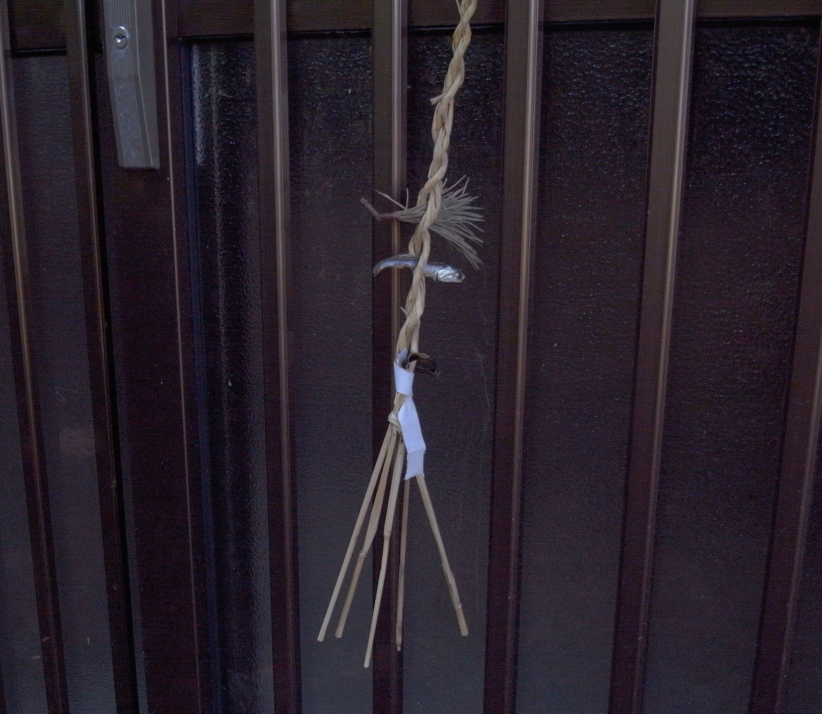 【画像】樫内集落・日月山神社にて。正月のお飾り？