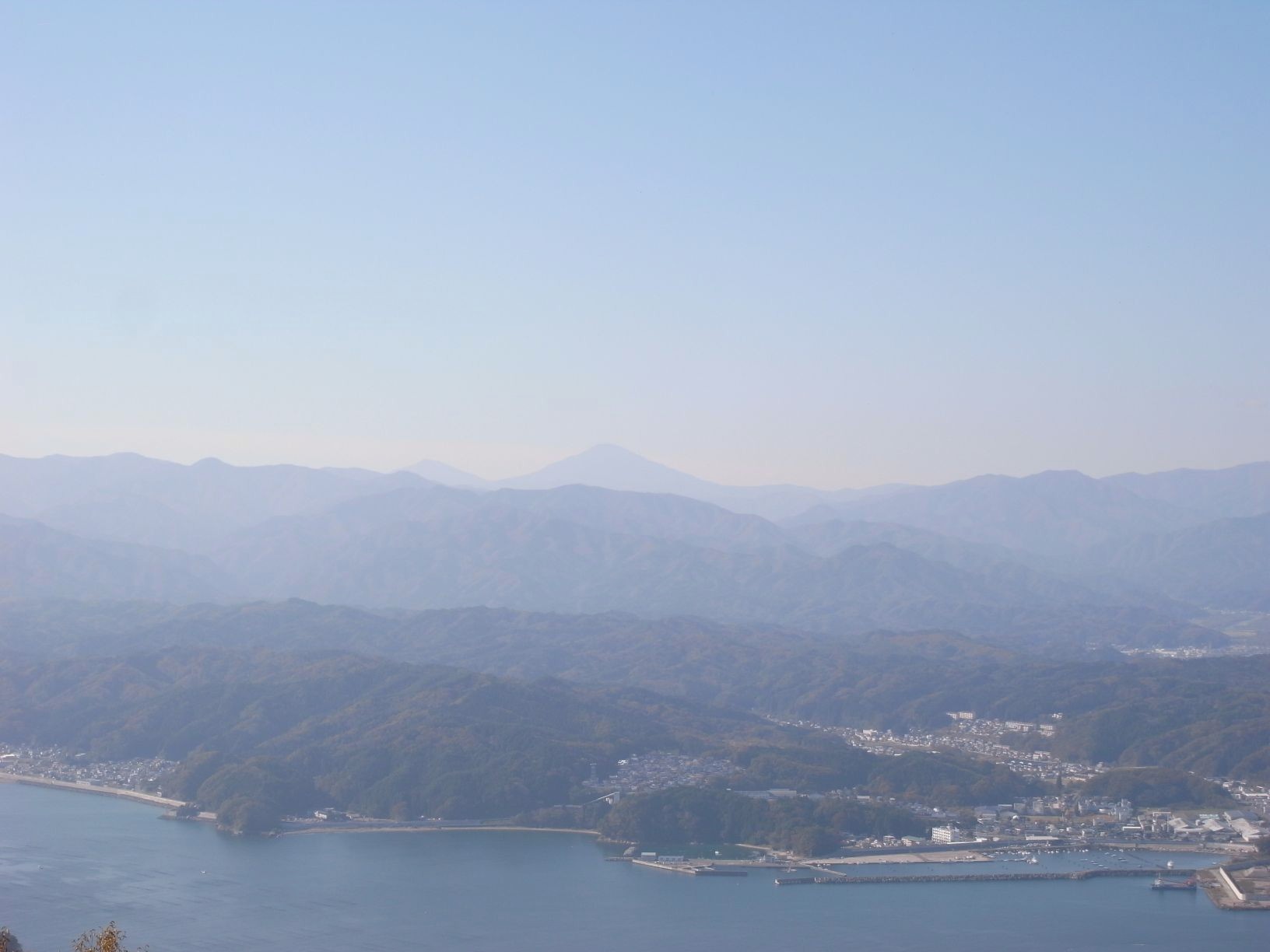 【画像】月山山頂から望む早池峰山