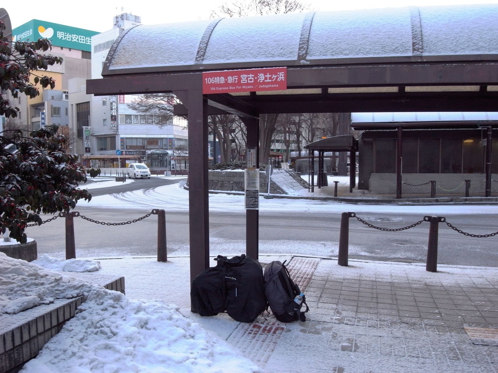 【画像】JR盛岡駅前・106急行バス乗り場にて