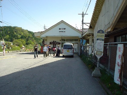 南小谷駅前